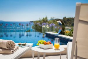 Sea view villa with infinity pool near Trogir